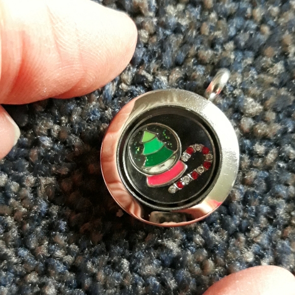 Origami Owl Jewelry - Mini Locket w/ xmas charms